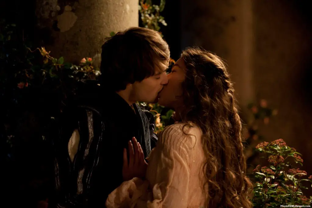 Romeo and Juliet (2013) Kiss - Movie HD Wallpapers